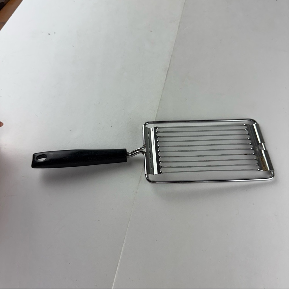 Vintage EKCO Slicer Tomato Cheese Cutter Stainless Steel Black Handle Serrated.